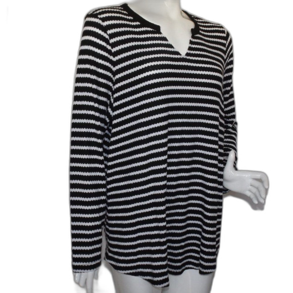 TORRID Thermal Top, 3/3X, Black/White Stripes, Long sleeve, Notch collar - Picture 3 of 14